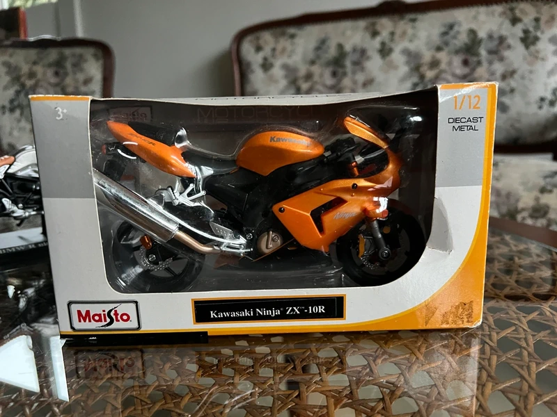 Moto miniature Kawasaki Ninja ZX-10R Maisto 1/12 (Neuve en boîte)