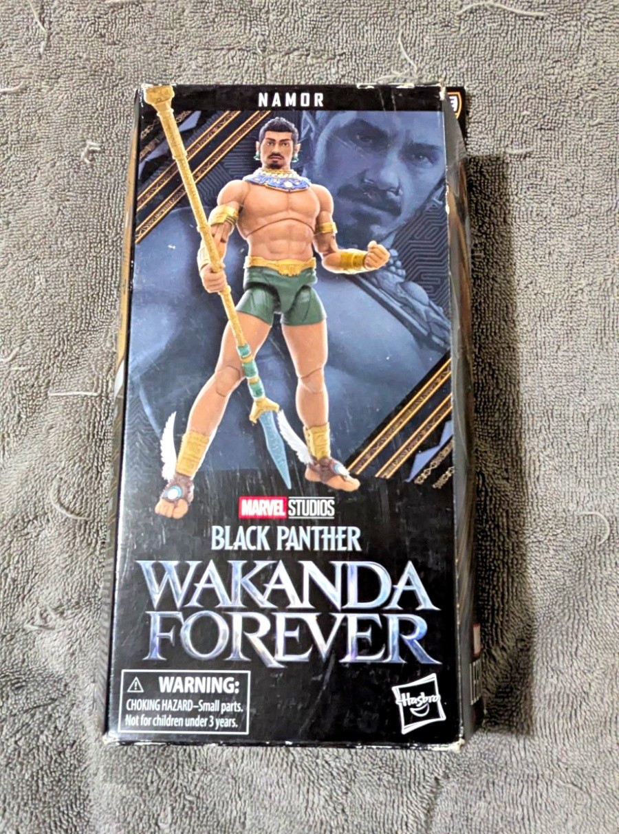 Marvel Legends Series Namor Black Panther Wakanda Forever Figura con Lancia BAF