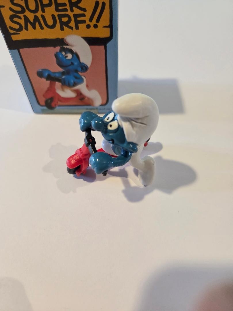 SCOOTER SUPER SMURF#6739 Schleich Peyo PVC Authentic Smurfs 100% Vintage
