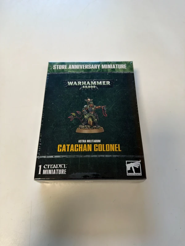 Figurine Warhammer 40,000 - Astra Militarum Catachan Colonel scellée