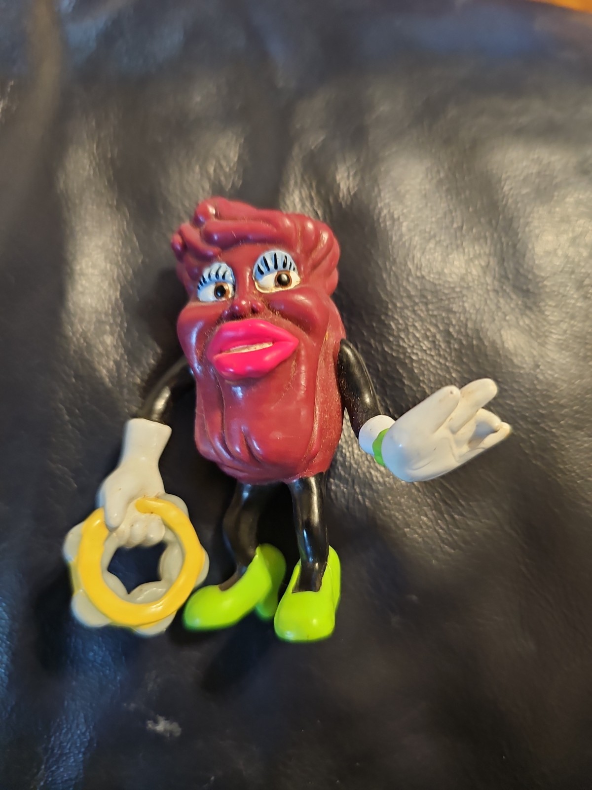  Figurina ragazza California Raisin PVC 1988 con tamburello - 3 pollici