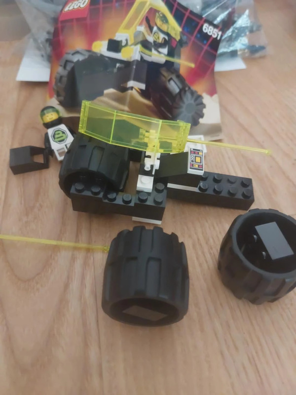 LEGO Space 6851  Tri-Wheeled Tyrax 1988 Complet avec notice