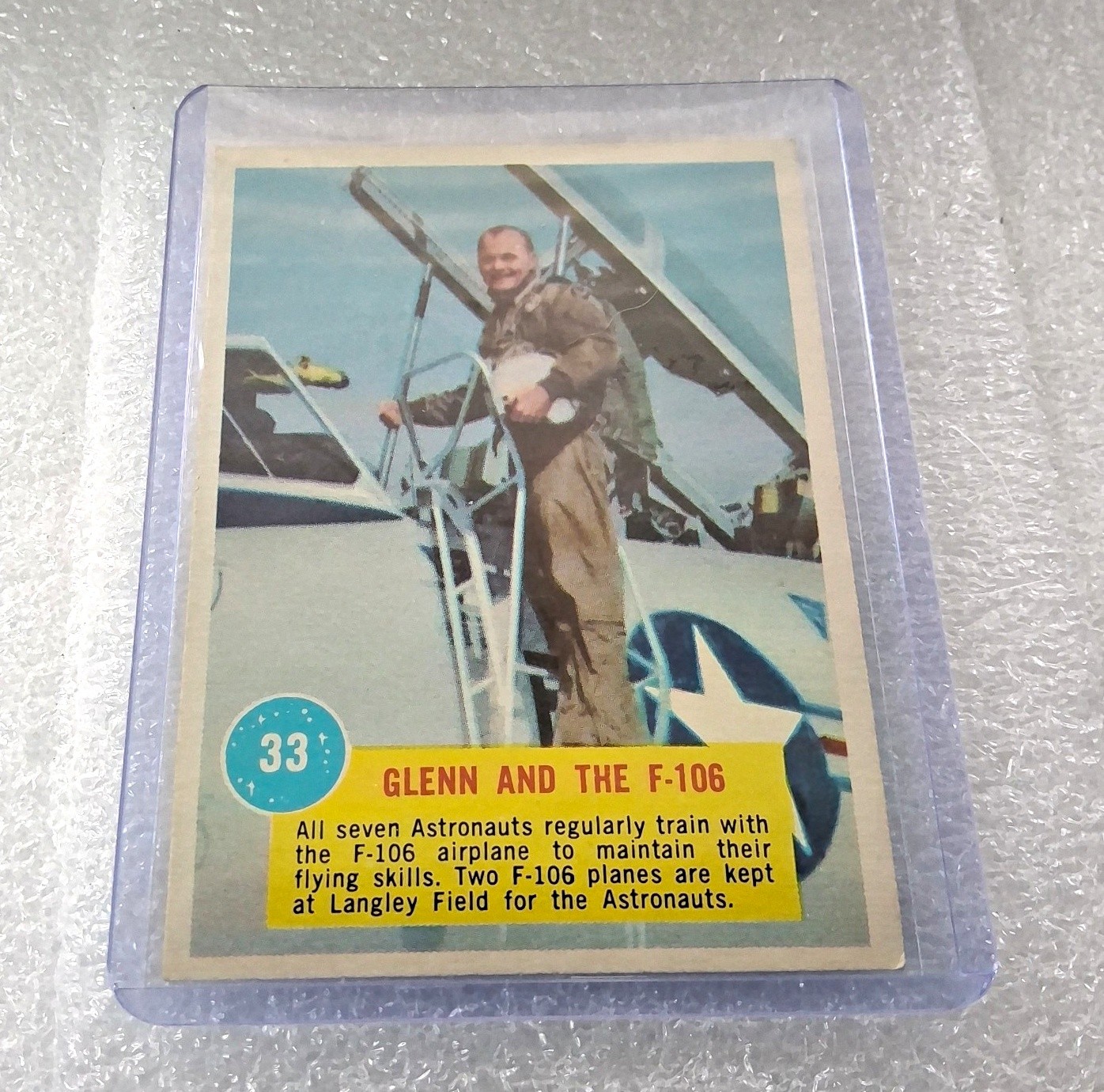 Topps Space Non-Sport Trading Card Glenn and the F-106 #33 1962 3-D English