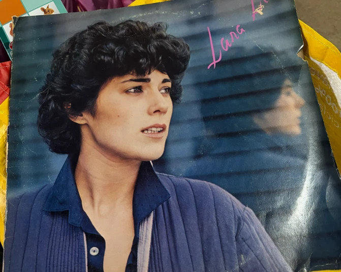 Lara Li - Água Na Boca