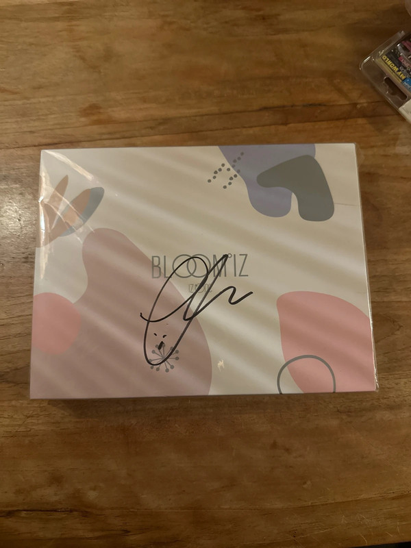 izone yena album signed bloomiz