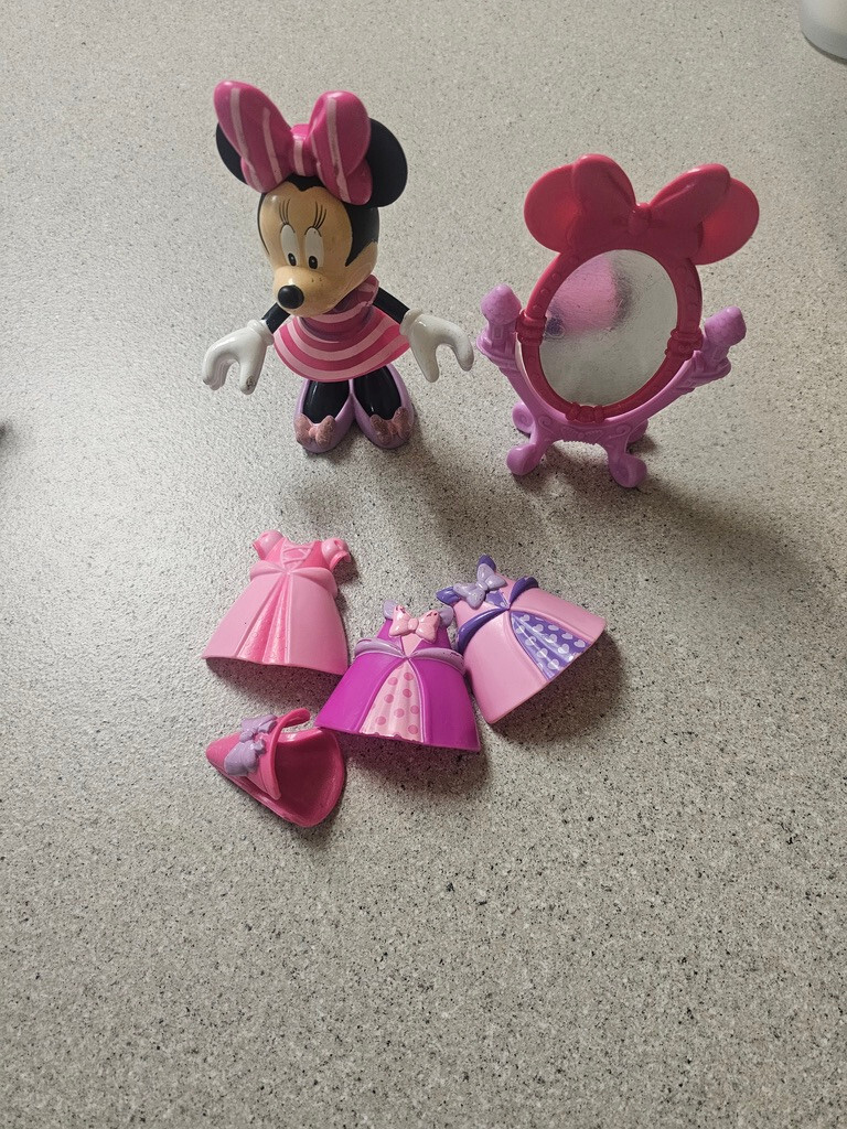 Bambola Minnie Mouse Dress Up Disney fiocco stile Snap N figura e accessori 