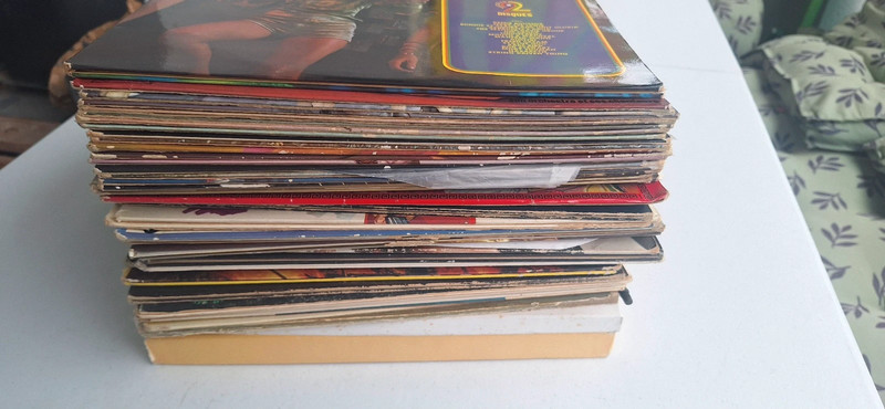 Lot de 42 vinyles + 2 coffrets