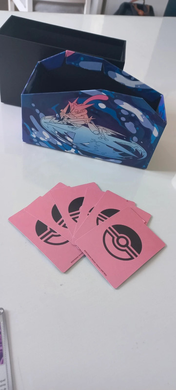 Lot de 100 cartes pokemons+ boîte de rangement