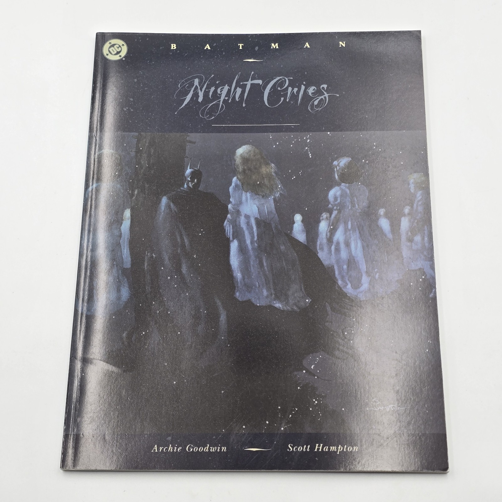 BATMAN Night Cries - DC Comics. By Archie Goodwin, Scott Hampton. Paperback 1993