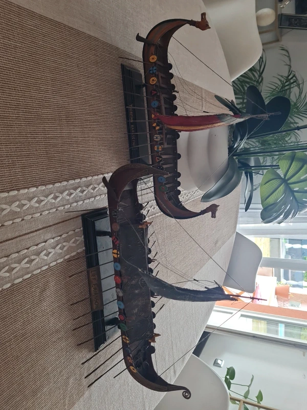Duo de maquettes bateaux Vikings / Drakkars en plastique (Heller 1:60)