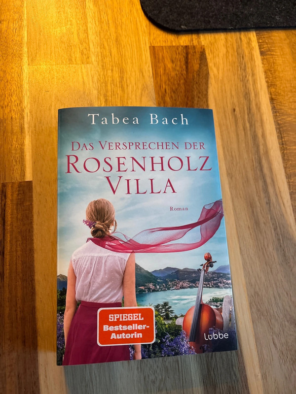 Buch „Rosenholz Villa“