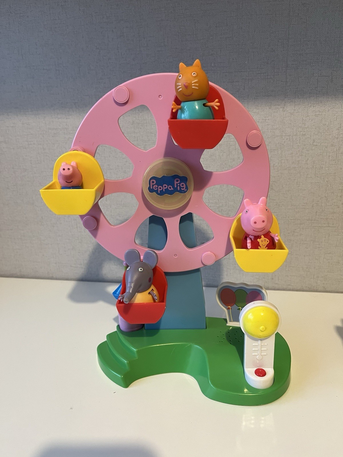 Peppa Pig Lights & Music Ferris Wheel Big Wheel With 4 Posable Figures