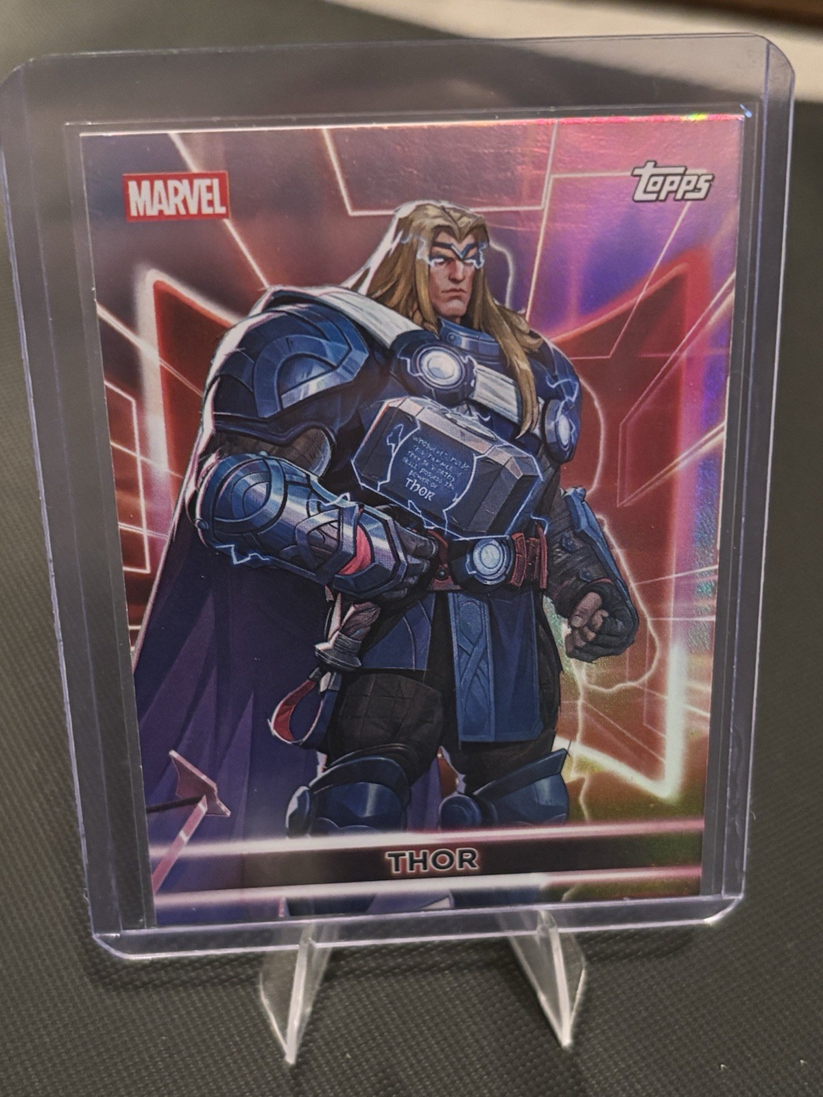2026 Topps Neon Marvel #2 Thor Marvel Rivals Variazione Foil