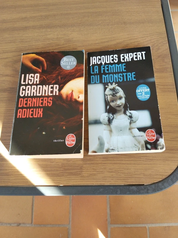 Derniers adieux et la femme du monstre.