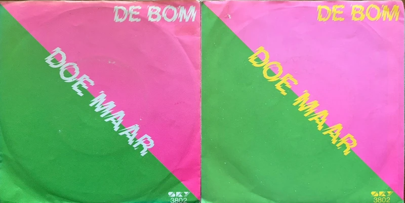 2x single Doe Maar - De Bom (witte en gele letters)