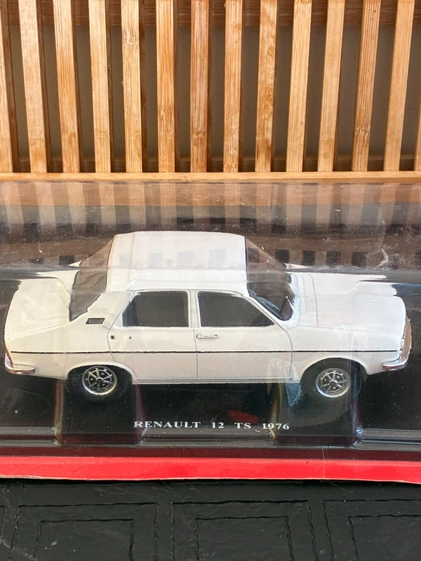 Renault 12 TS 1976 - 1/24 - miniature de collection