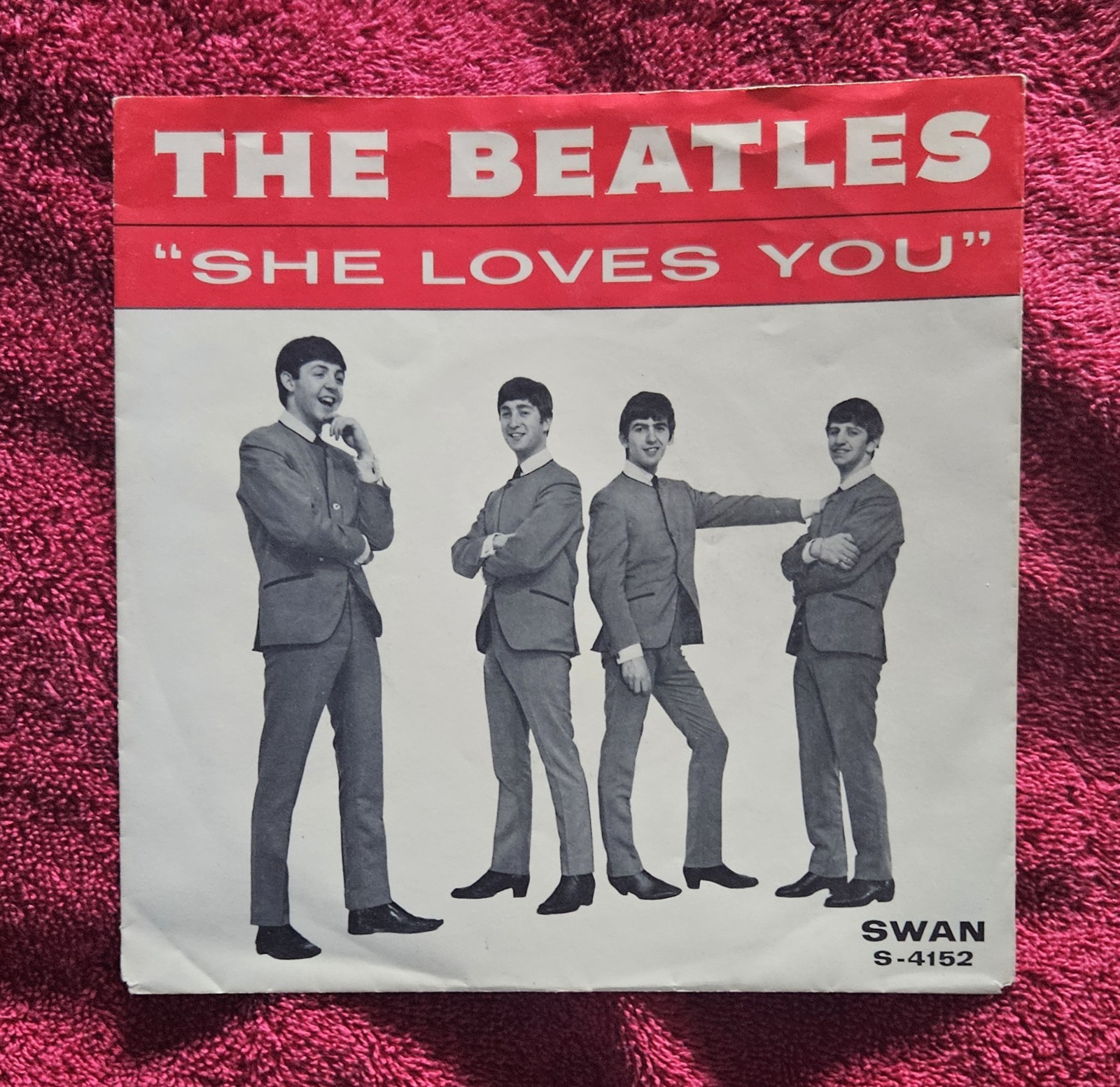RARE!!! BEATLES NEAR MINT- SLEEVE & NM+ VINYL 1964 : She Loves You" PLAYS CLEAN!