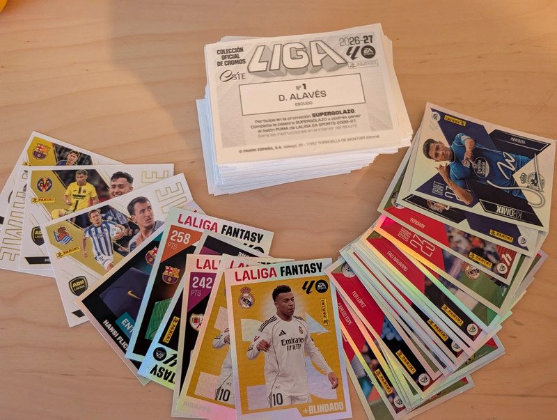 Lote 190 cromos Liga Este 26/27 sin repetir