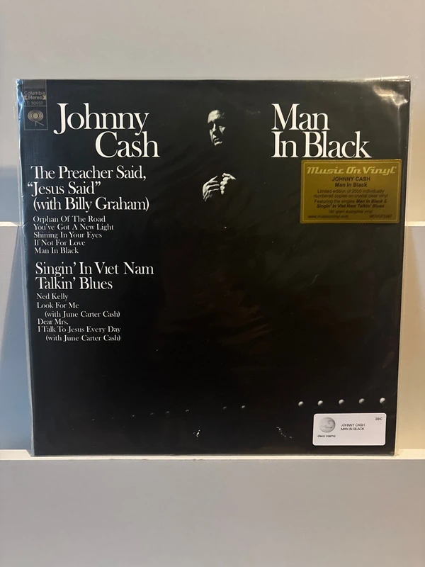 Johnny Cash . Man in Black