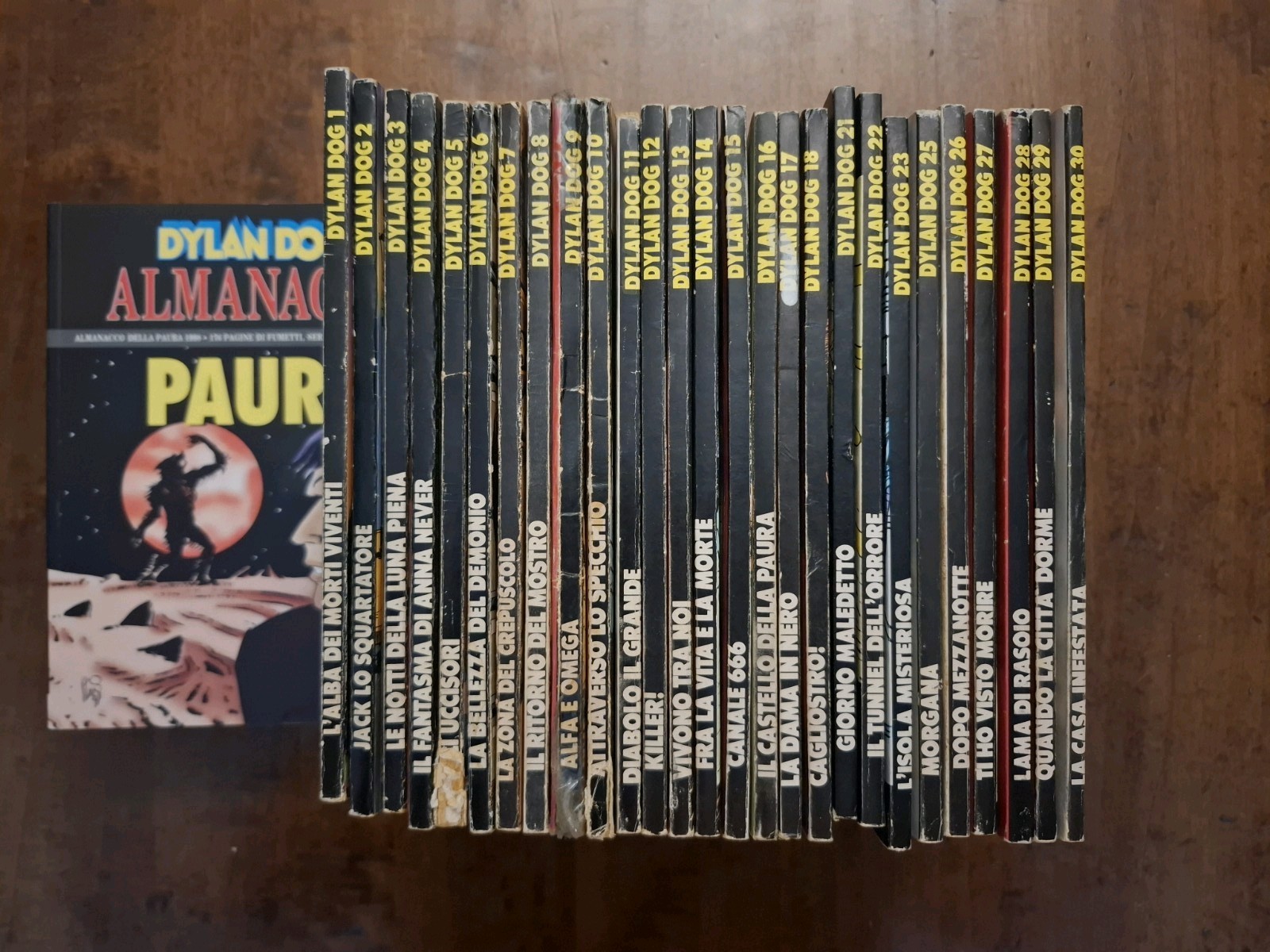DYLAN DOG Prima ristampa lotto  da 1 al 30 mancano il 19-20-24 più regalo