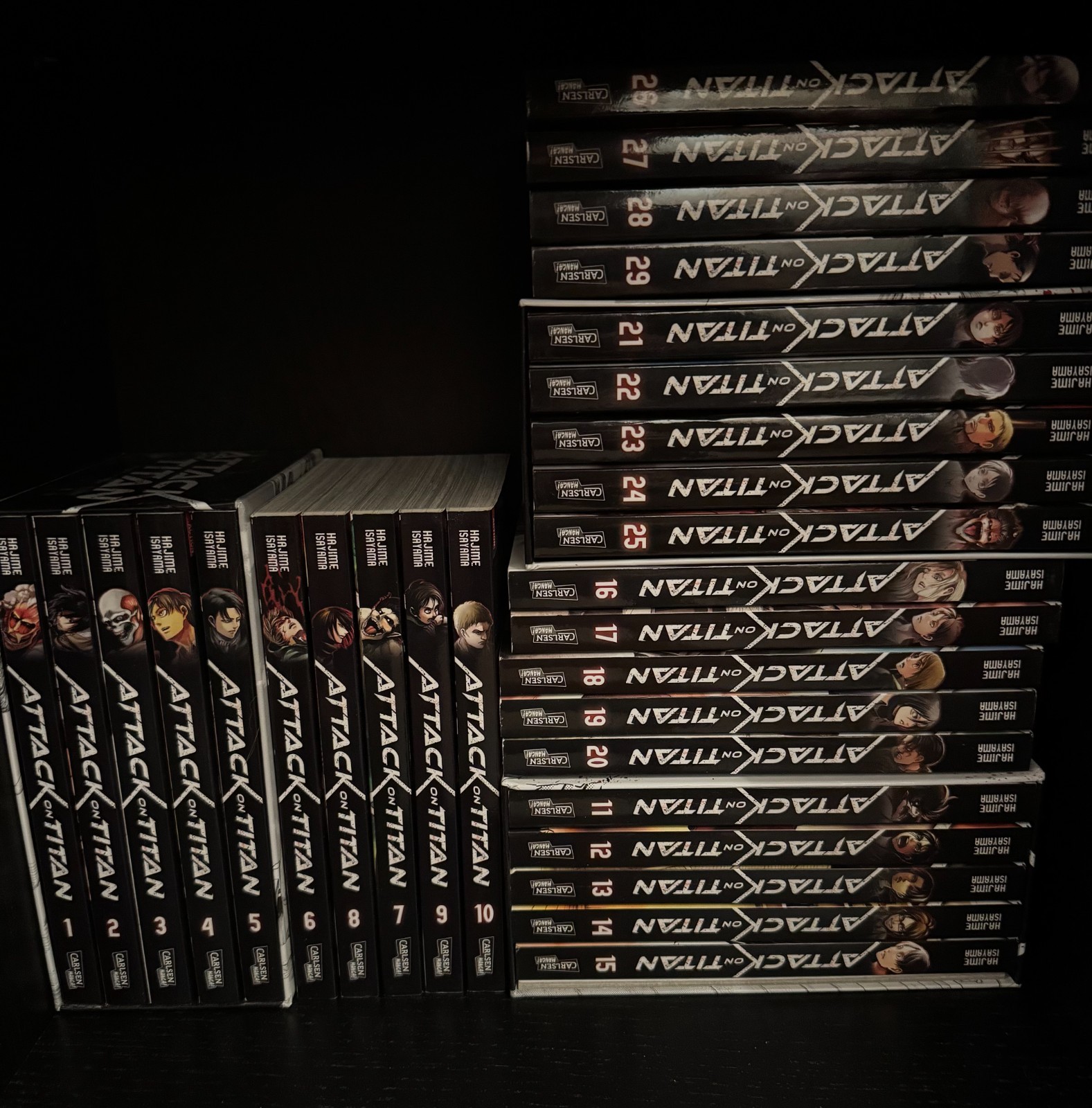 Attack On Titan manga di Hajime Isayama, completo, 1-34, tedesco, Schuber