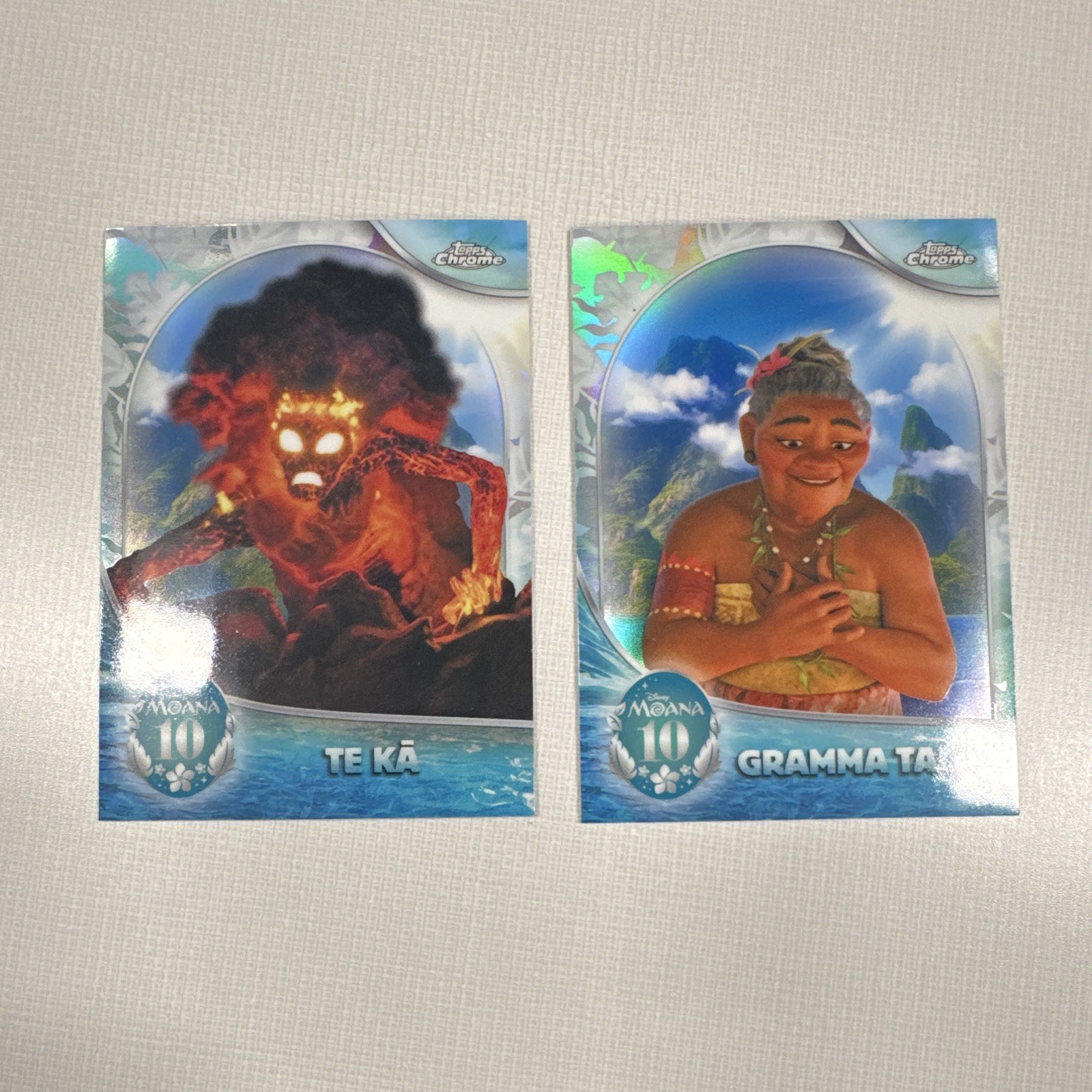 Lotto di 2 carte 2026 Topps Chrome Disney Moana 10 Te Kā Gramma Tala