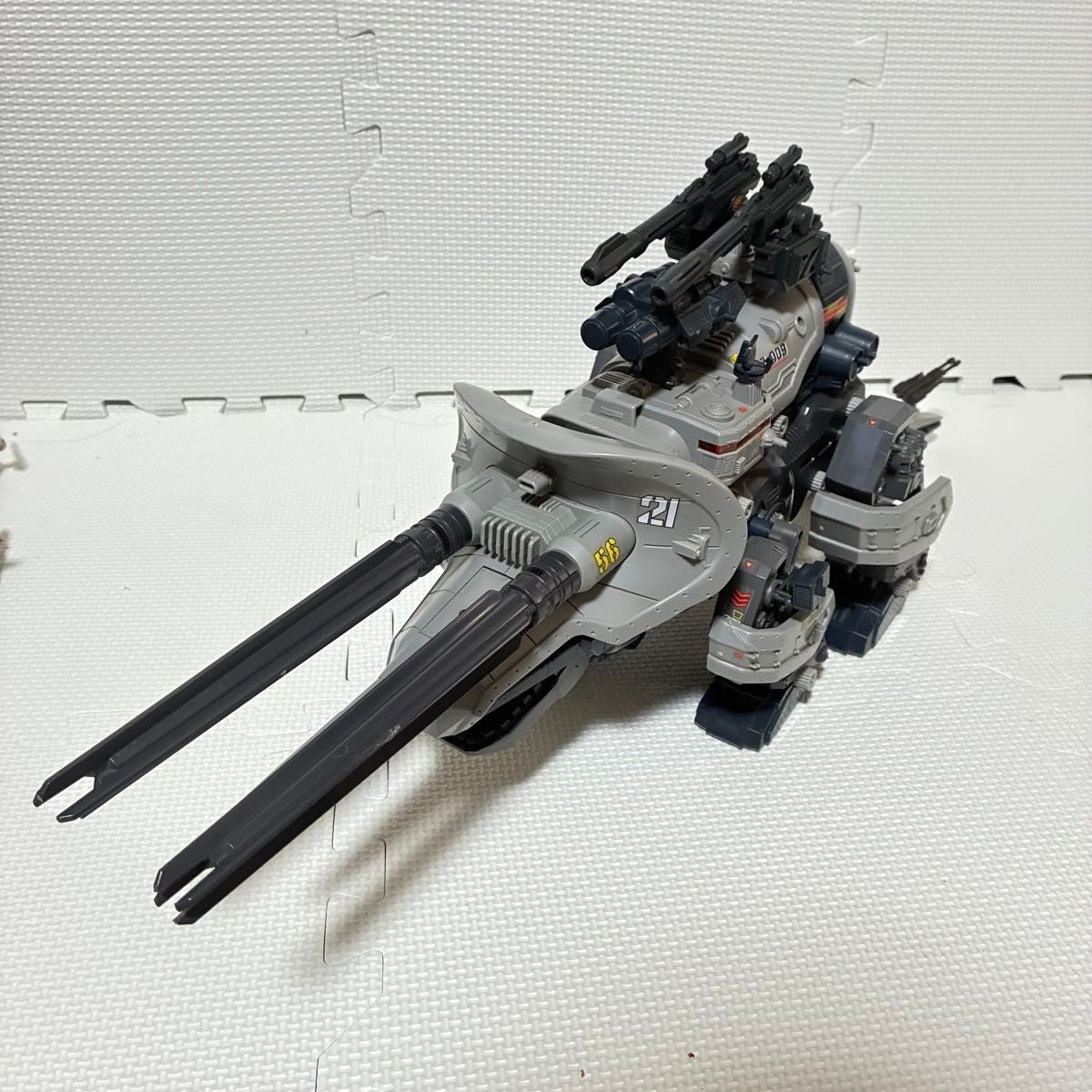 Old Zoids Mad Thunder Mecha biological version Showa version