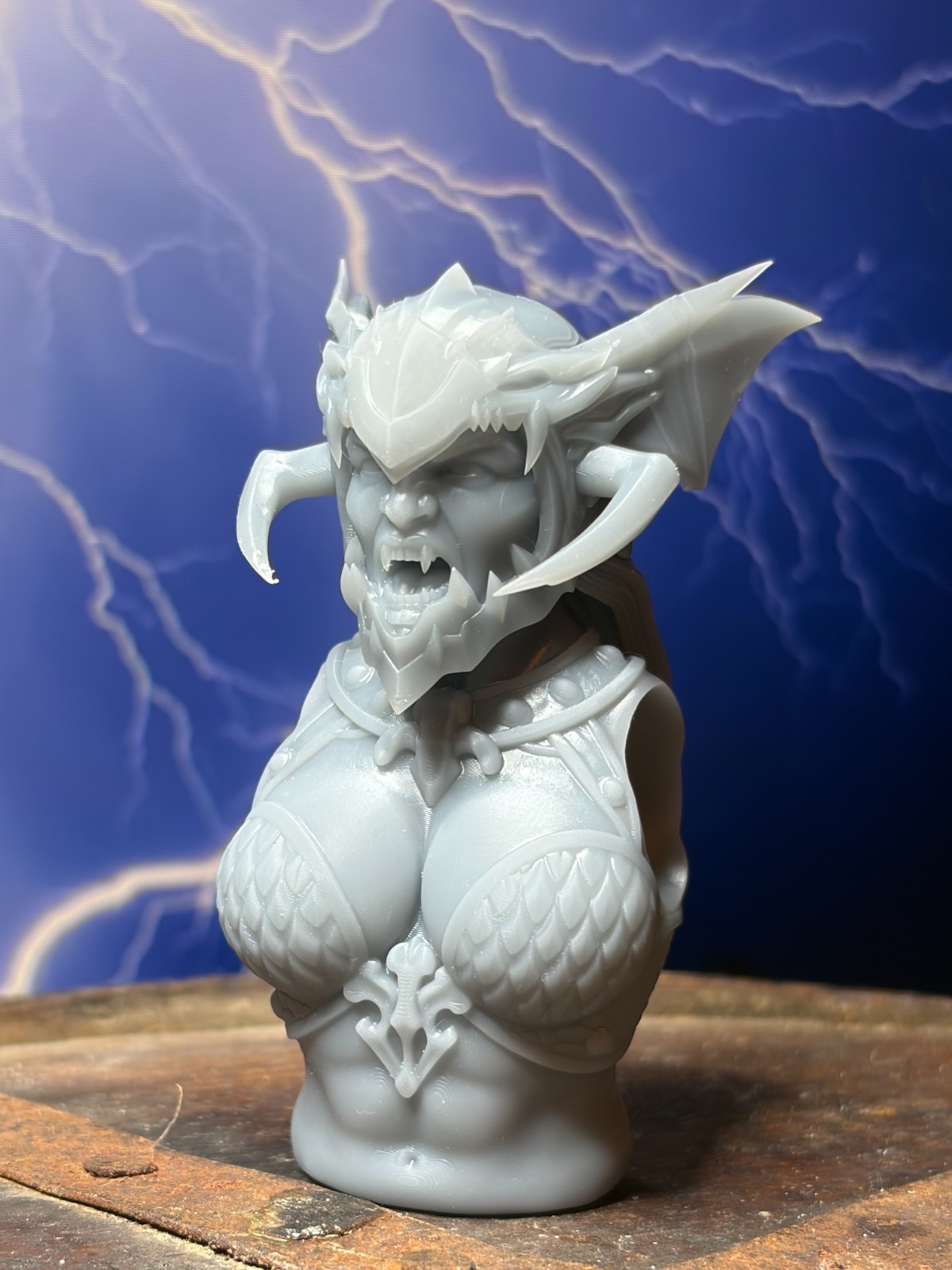 Elmetto Vampiro Guerriero Femmina Legioni Mitiche Stampato in 3D Personalizzato Testa e Corpo