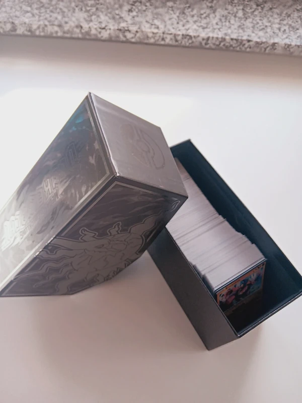 Pokemon Sammelkarten in Box deutsch