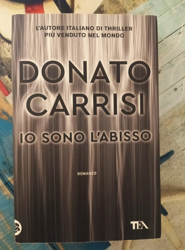 Libro "io sono l' abisso"