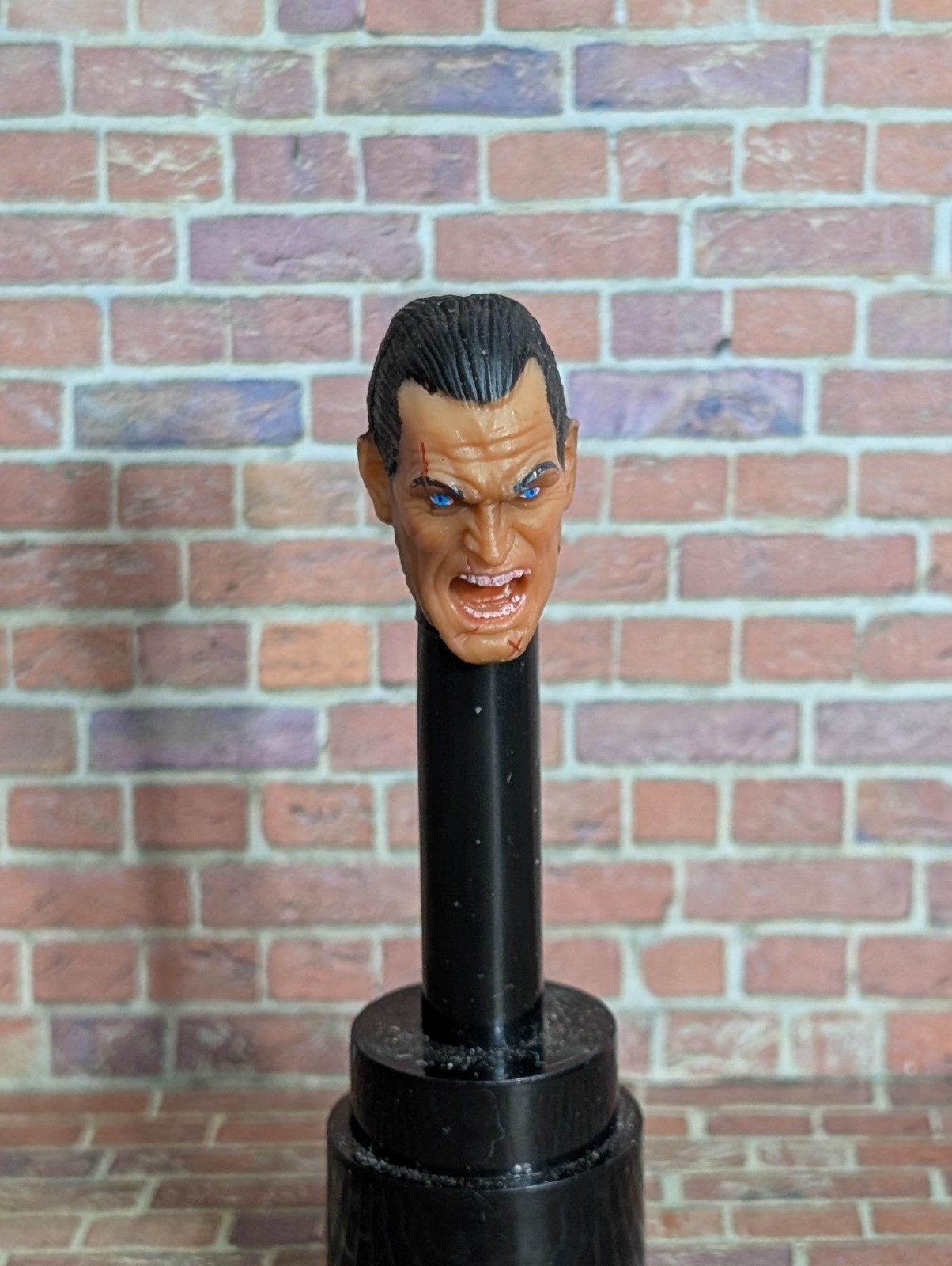 MEZCO One 12 Frank Castle Punitore Testa Urlante Scultura 6" Figura "NUOVO"