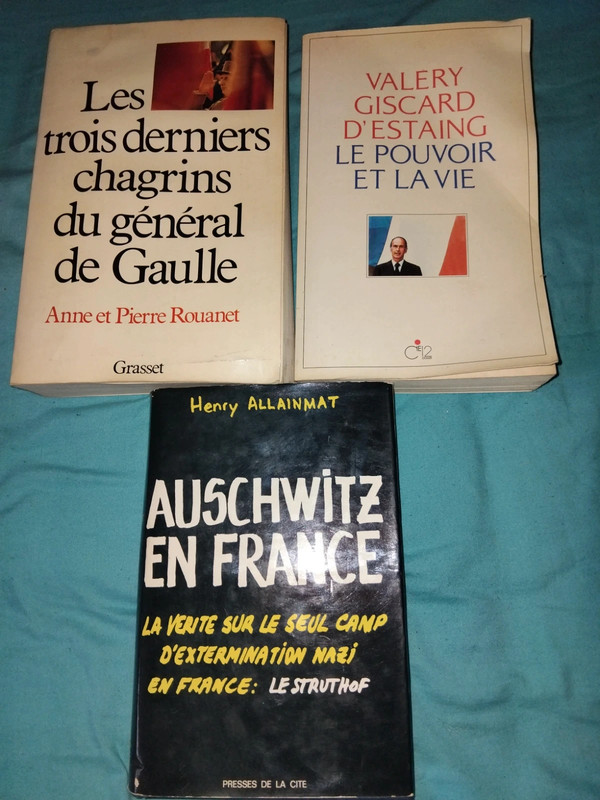 Lotsc3 livres un peu jauni il sont pas tout neuf