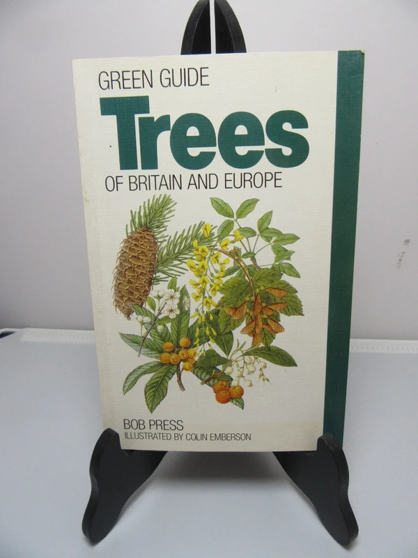 Green Guide. Trees of Britain and Europe  Pocket Field Guide.  (B10,h)