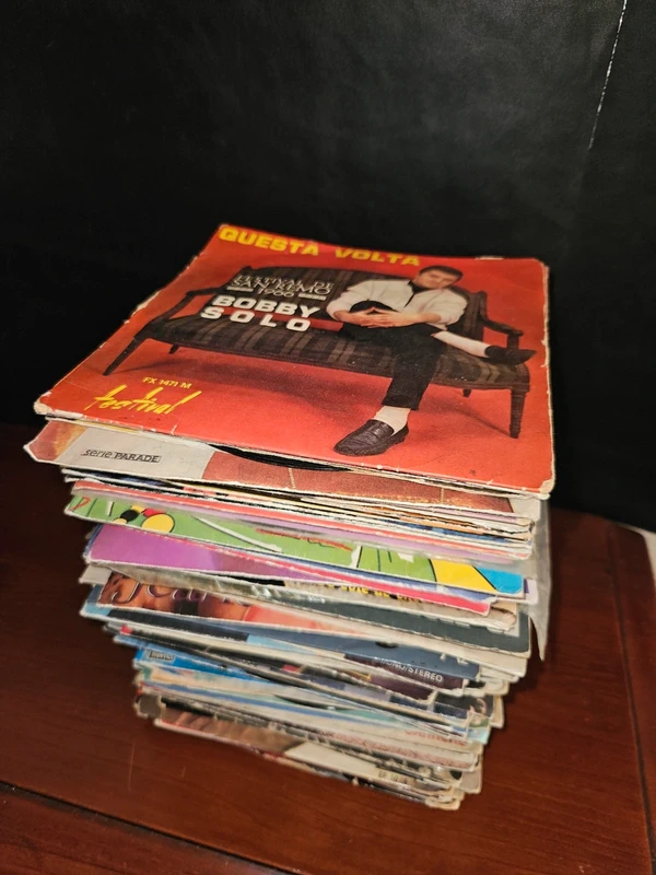 101 discos de vinilo antiguos de cantantes franceses
