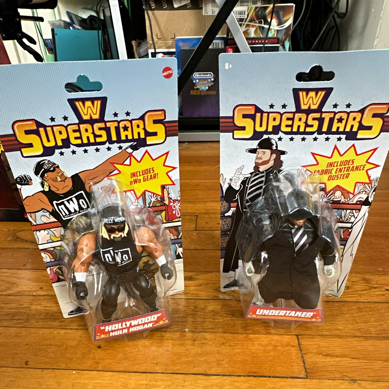 Mattel WWE Superstars Hulk Hogan & Undertaker action figure con cappello, mantello