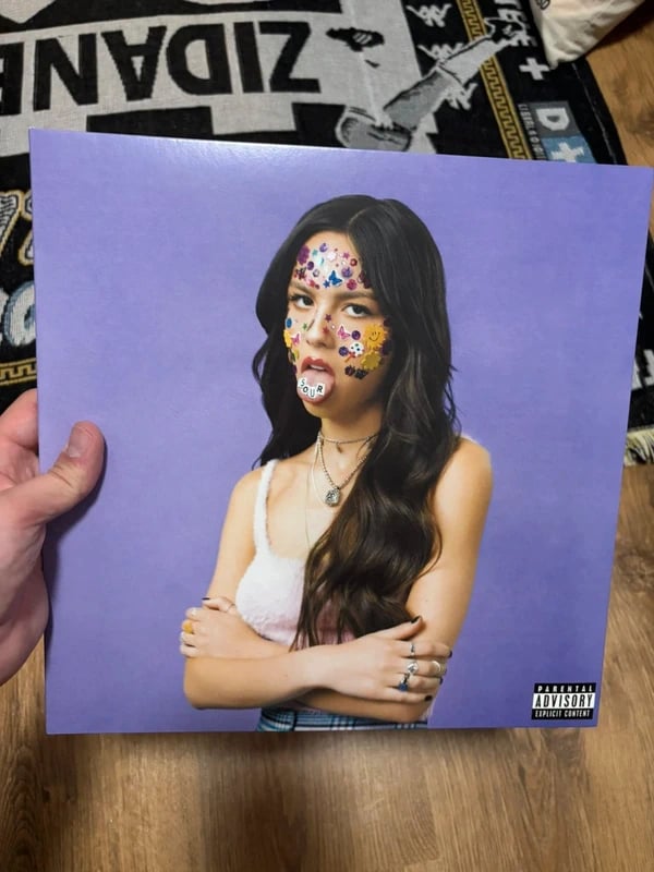 Olivia Rodrigo sour op roze vinyl