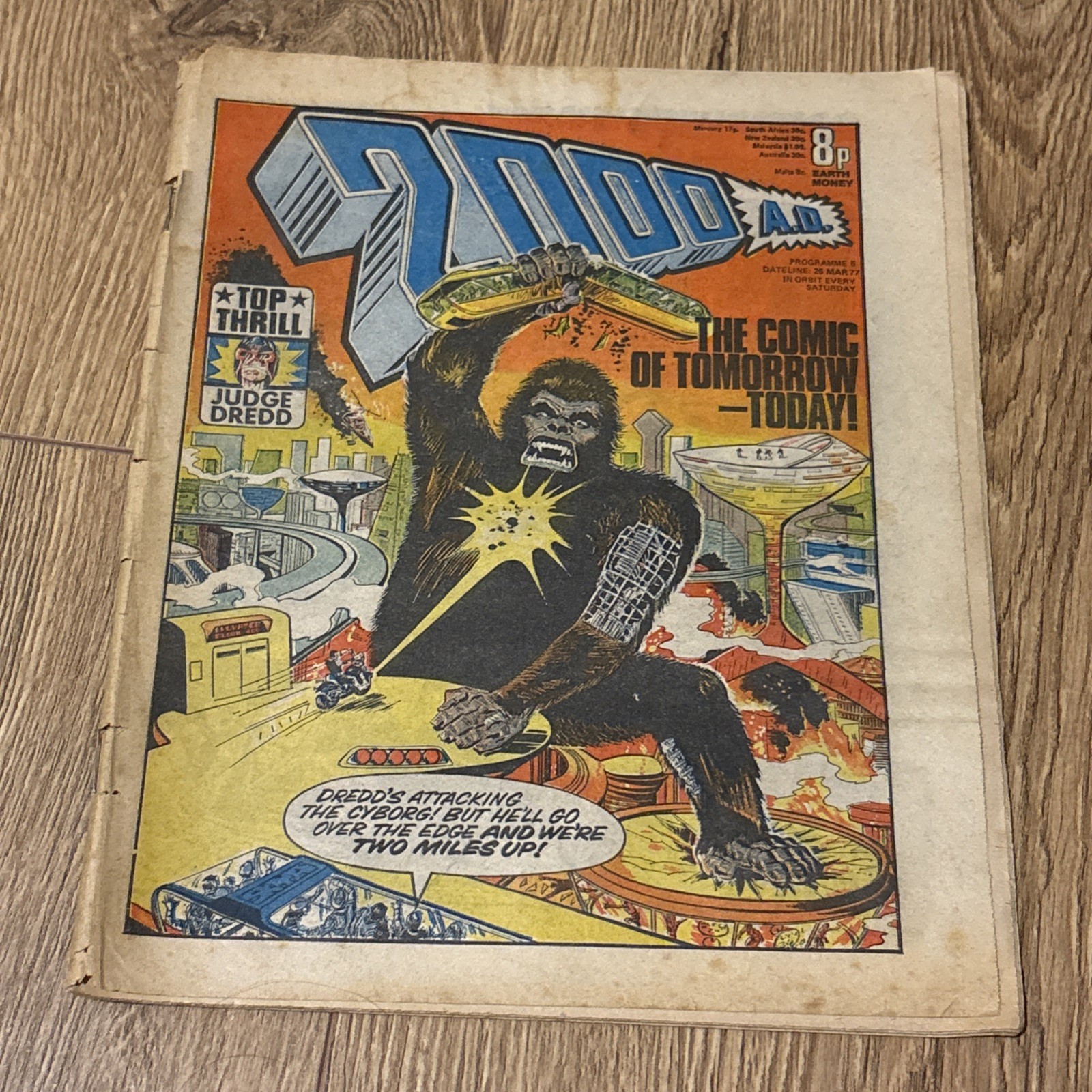2000ad Prog 5 , March 1977 , first Judge Dredd cover 