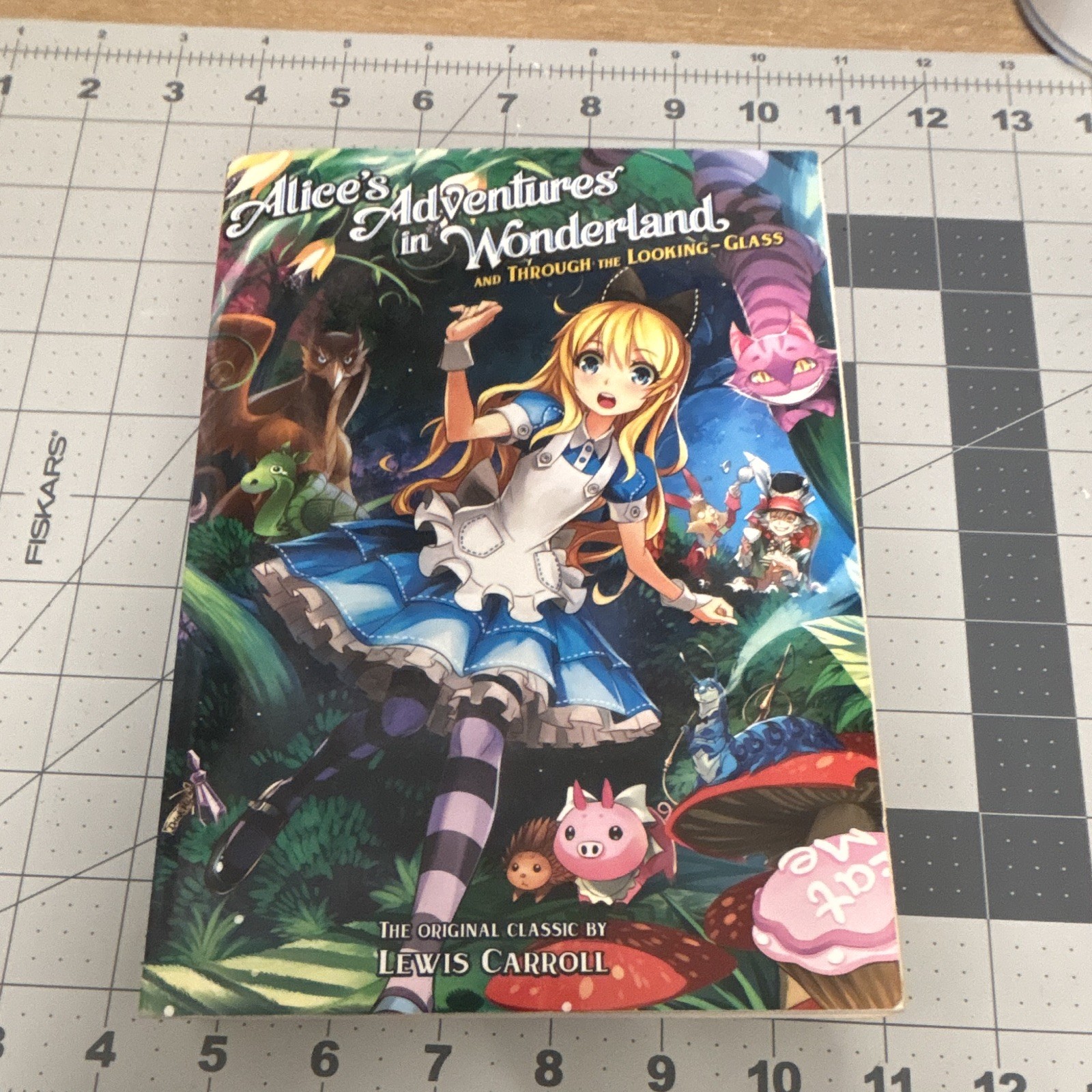 Alice's Adventures in Wonderland & Looking-Glass manga colore Lewis Carroll