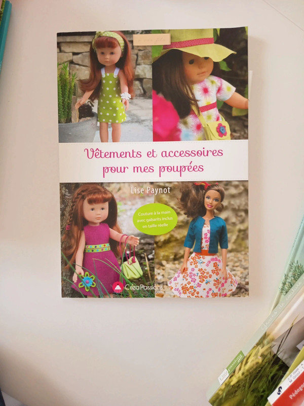 Vêtements et accessoires pour mes poupées