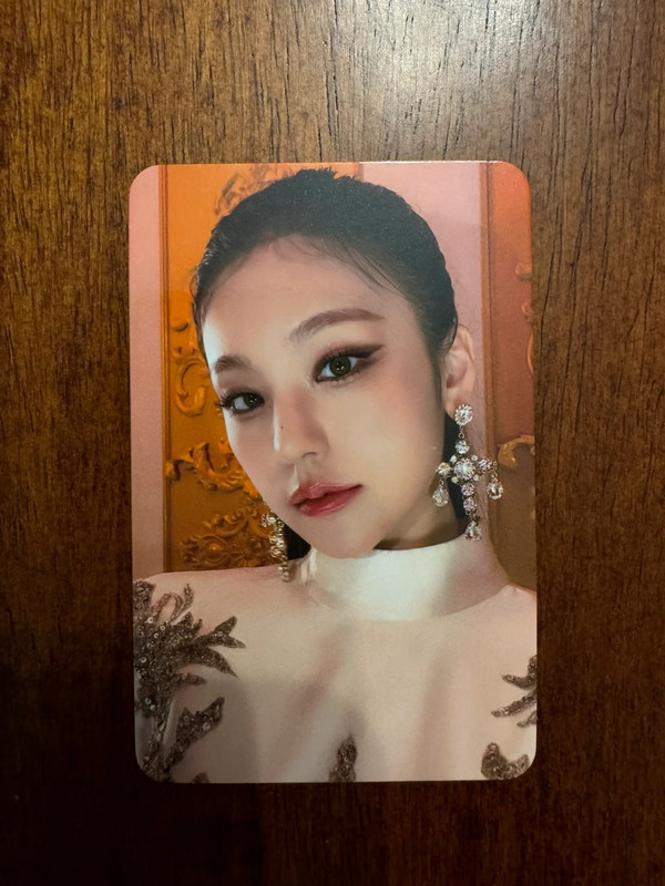 Yeji photocard Checkmate