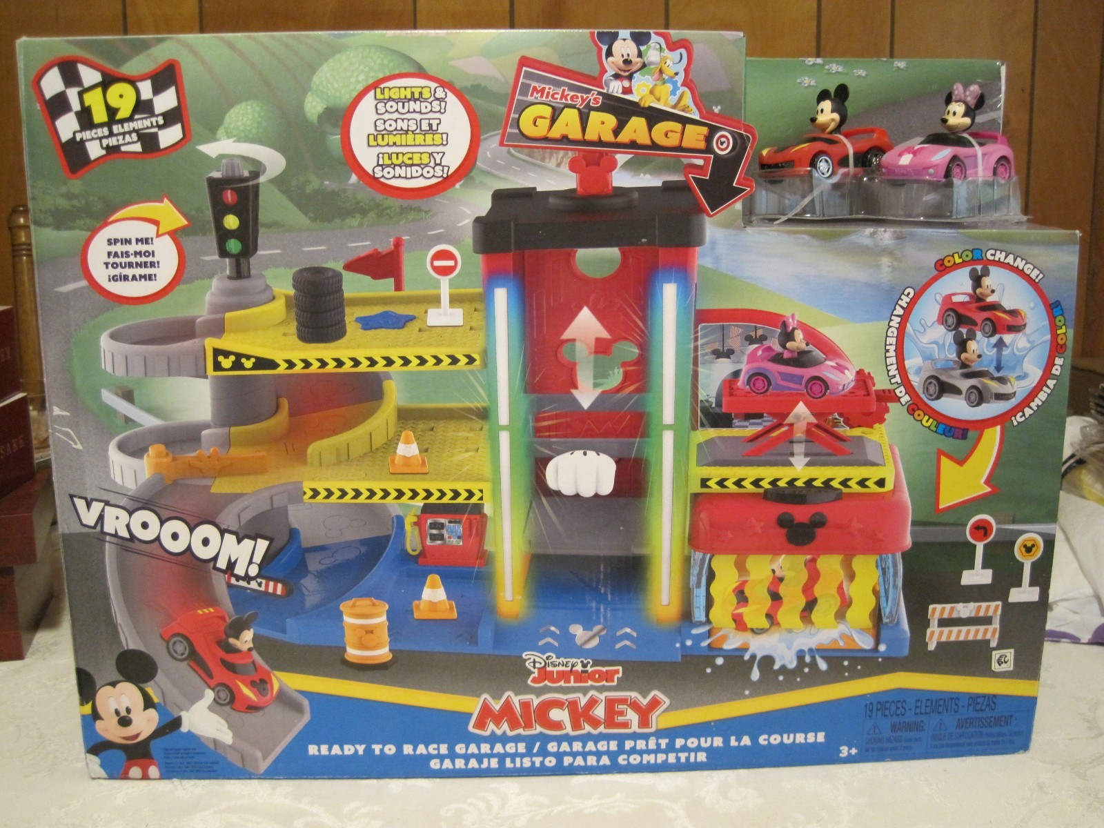 DISNEY JUNIOR MICKEY READY TO RACE GARAGE 19 PEZZI LUCI E SUONI SOLO INGLESE