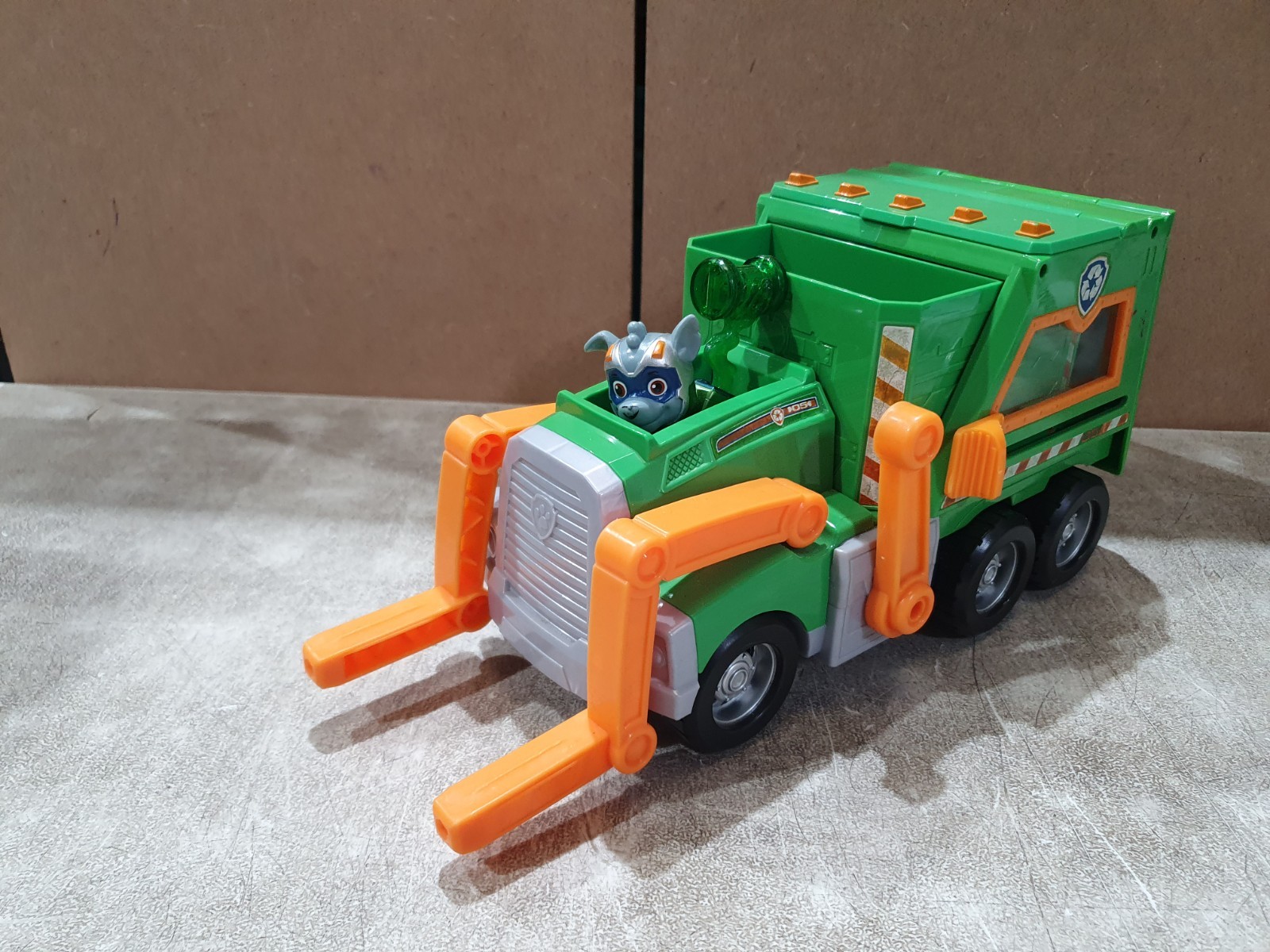 Camion e action figure Spin Master Paw Patrol Rocky Deluxe riciclati da collezione