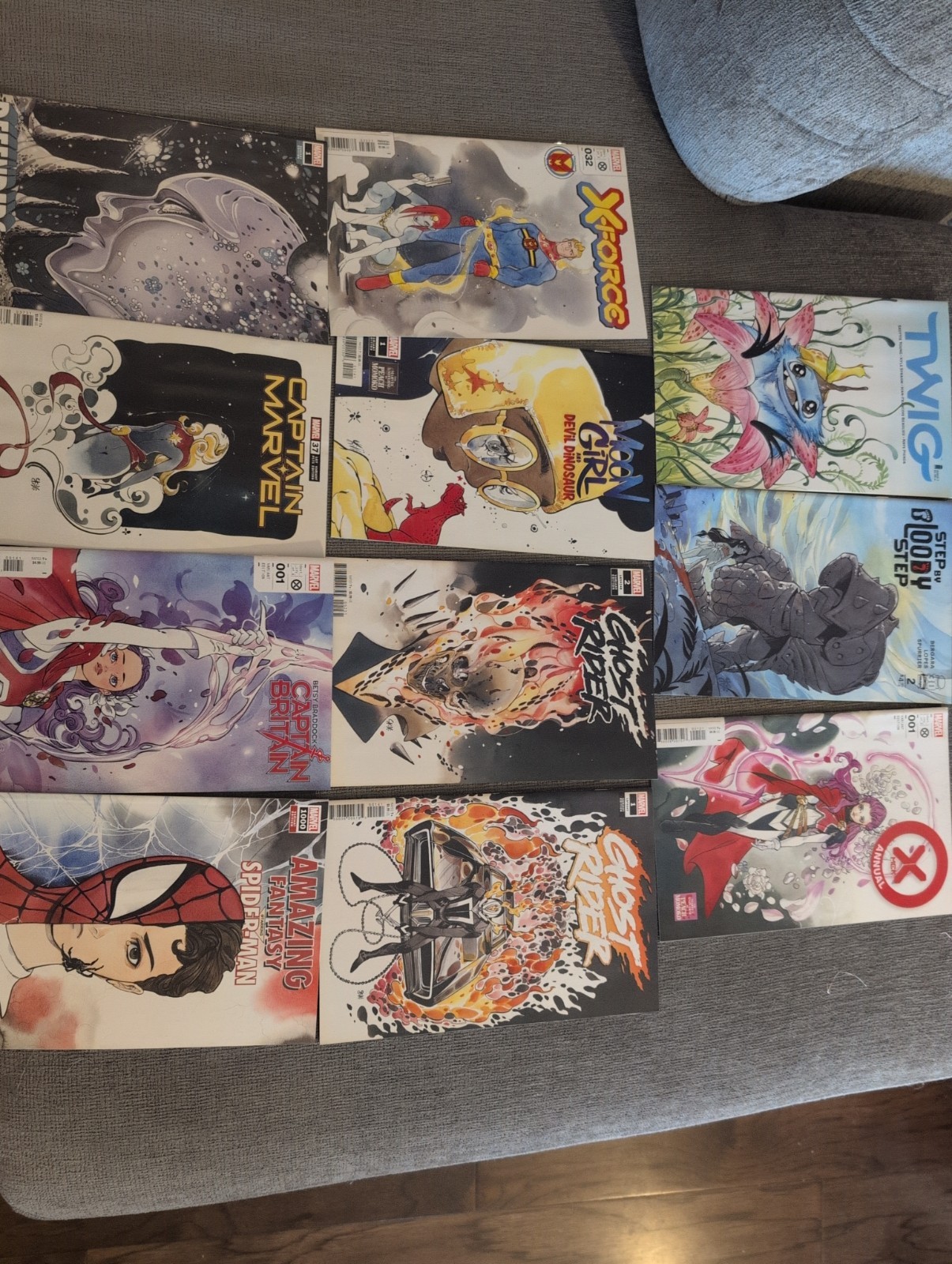 Lotto fumetti Marvel copertine di Peach Momoko e scrittori vari 
