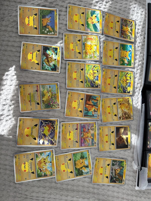 Lotto di 17 pikachu - 30 esiko - No vendita singola