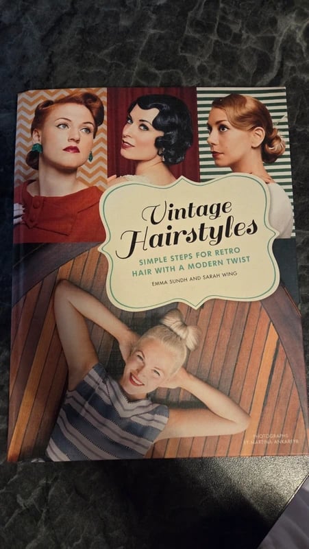 Buch haare style vibtage retro Frisur brows make up