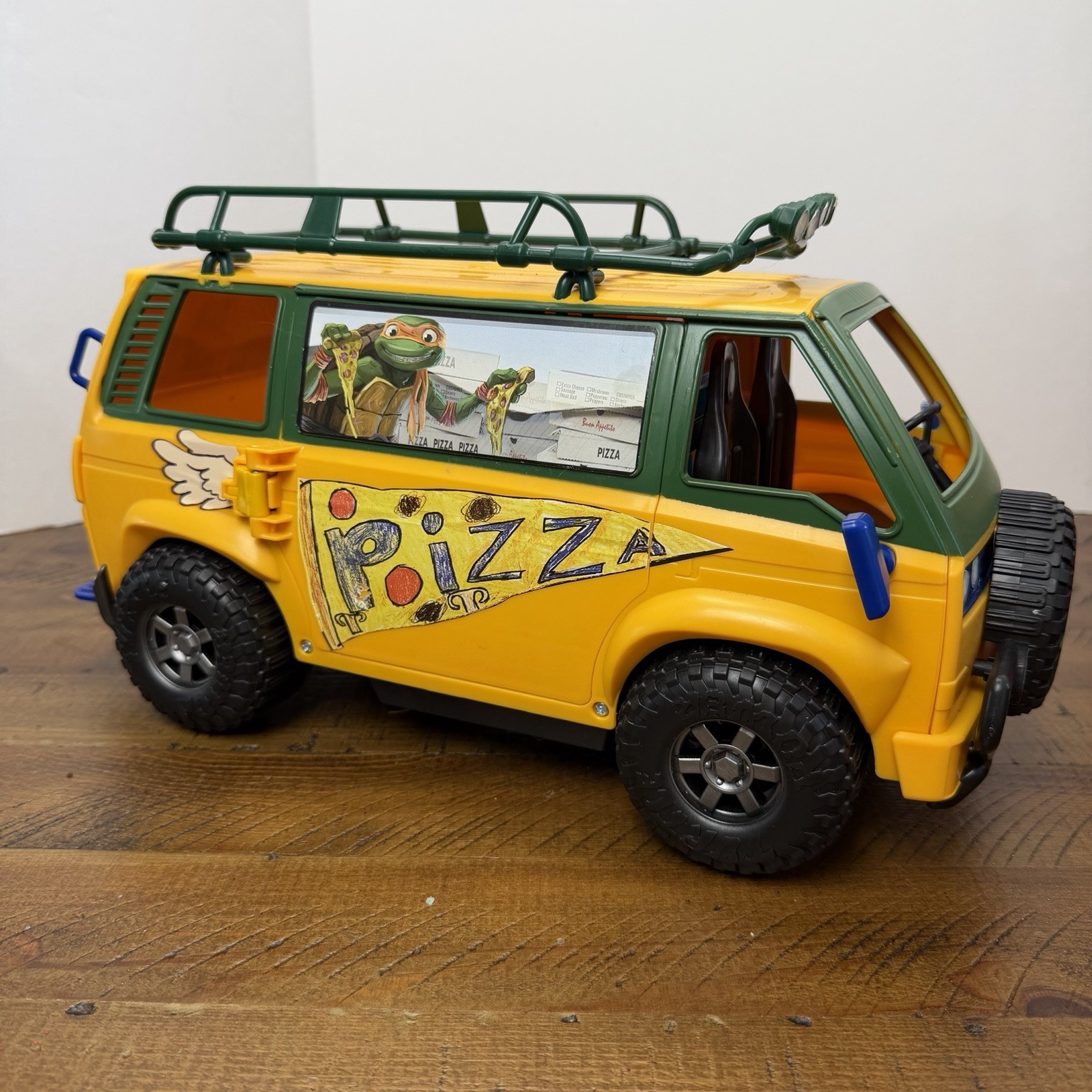 Playmates TMNT Teenage Mutant Ninja Turtles Mutant Mayhem PizzaFire Van