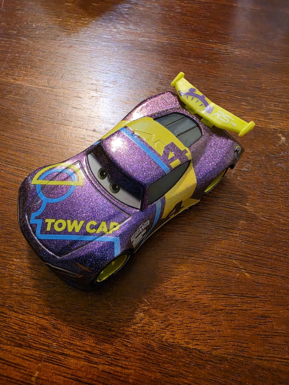 Disney Pixar Cars 3 J.D. McPillar #4 Tow Cap Next Gen Piston Cup Racers