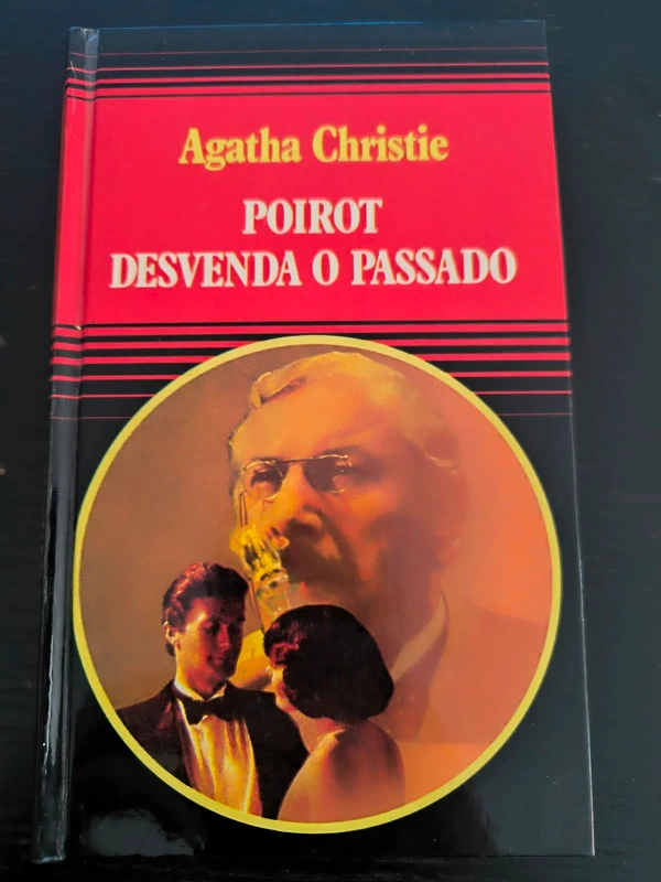 Poirot desvenda o passado - Agatha Christie