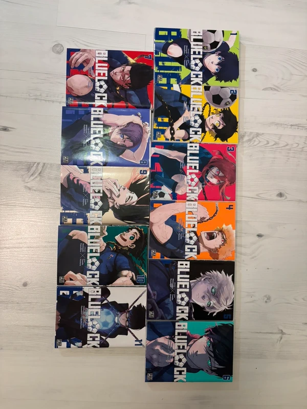 Tom 1 a 11 du manga bleu lock en très bonne état