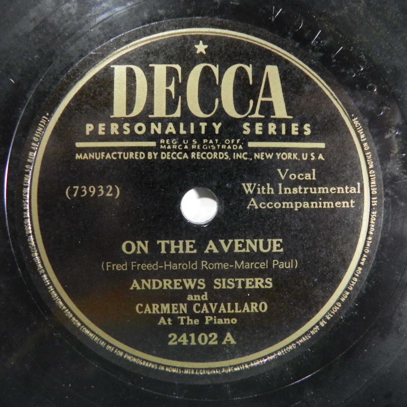 Andrews Sisters / Carmen Cavallaro – On The Avenue /Sweet Marie 1947 Decca 24102